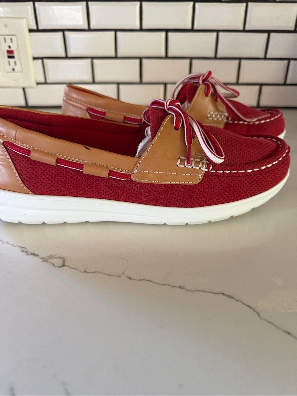 Clarks Cloudsteppers Jocolin Vista Boat Shoes in Red w/Tan Leather, LIKE NEW 8 - Picture 4 of 8